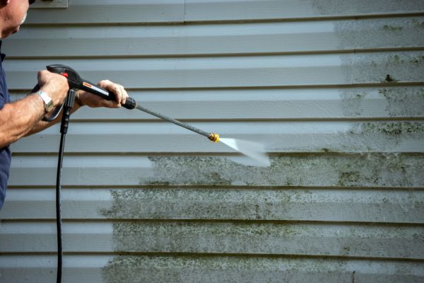 Vinyl Siding Power Washing in Lafayette